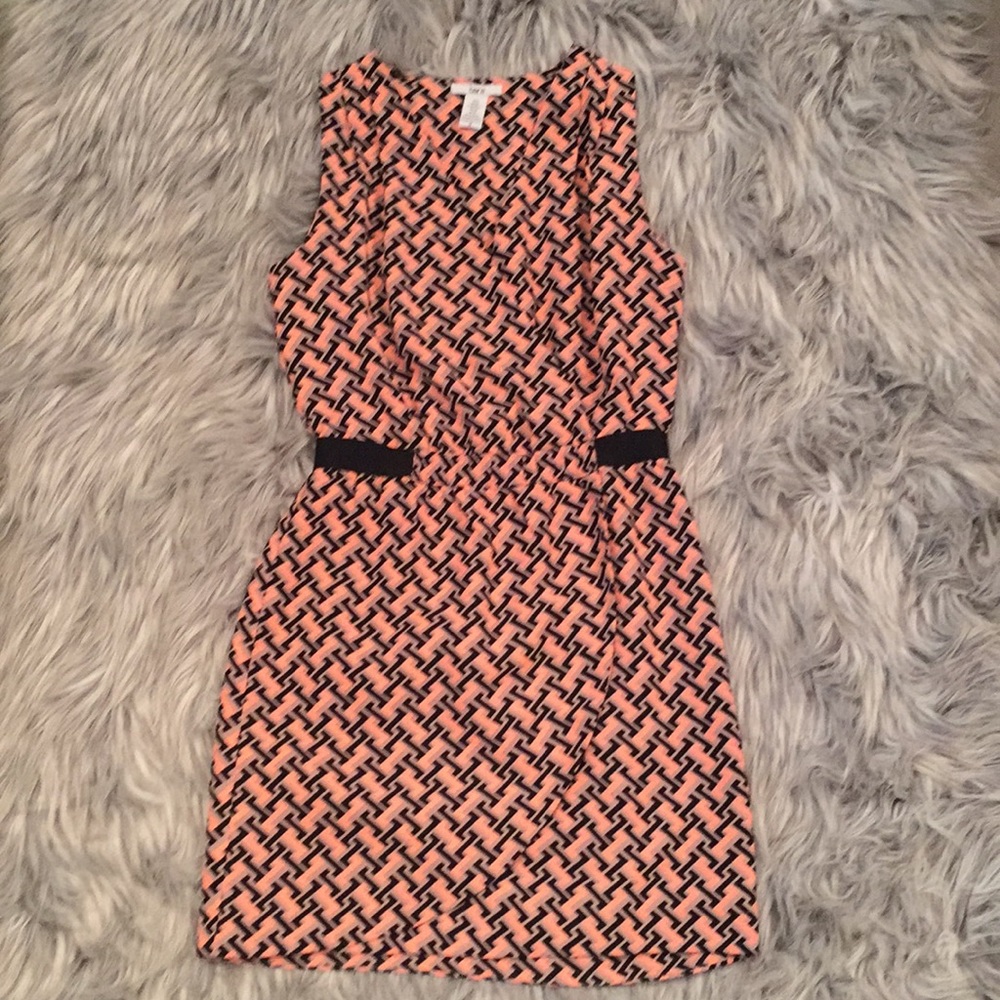 Bar lll Dress-Tan, Black, and Peach color patterns